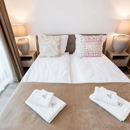 Cozy Flat In Azur Premium Apartmán